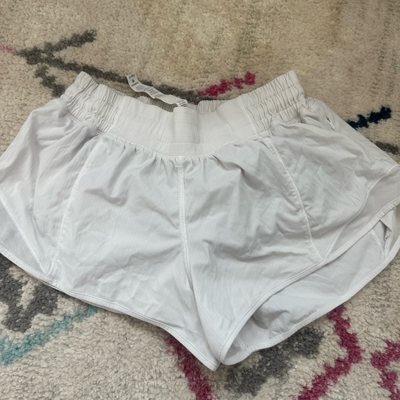White hottie hot lululemon shorts - Picture 2 of 3
